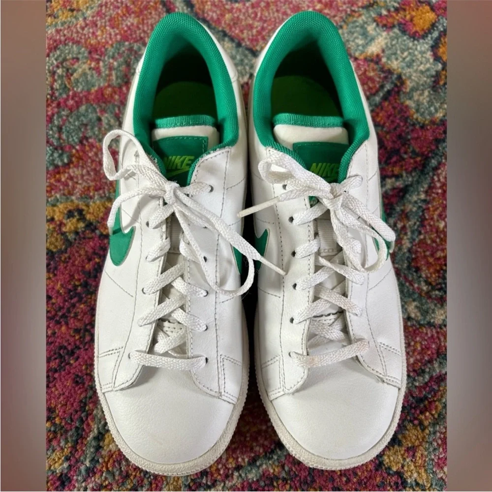 Nike | Unisex kids white/green Court Royale lace up sneakers, green swoosh, Sz 6